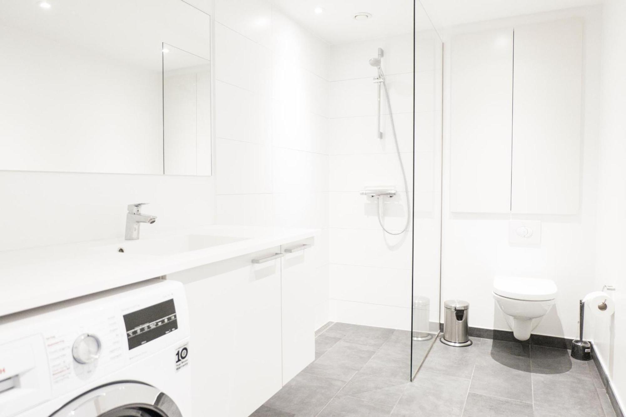 Spacious 1-bed W. Private Terrace