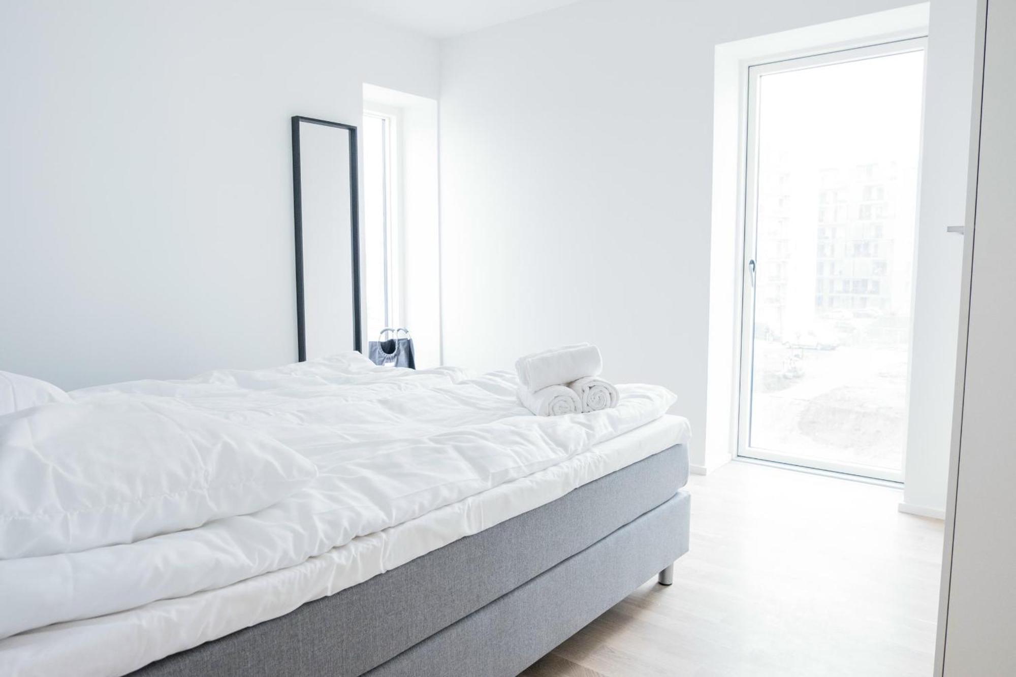Spacious 1-bed W. Private Terrace *